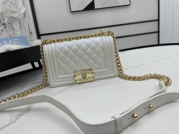 Chanel BOY Handbag 20cm - BOY033