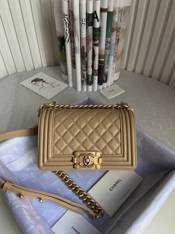 Chanel BOY Handbag 20cm - BOY098