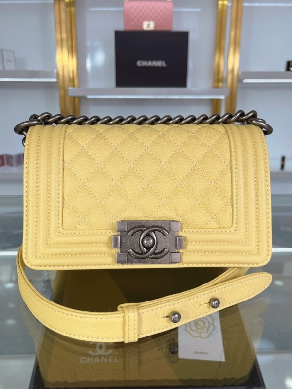 Chanel BOY Handbag 20cm - BOY121