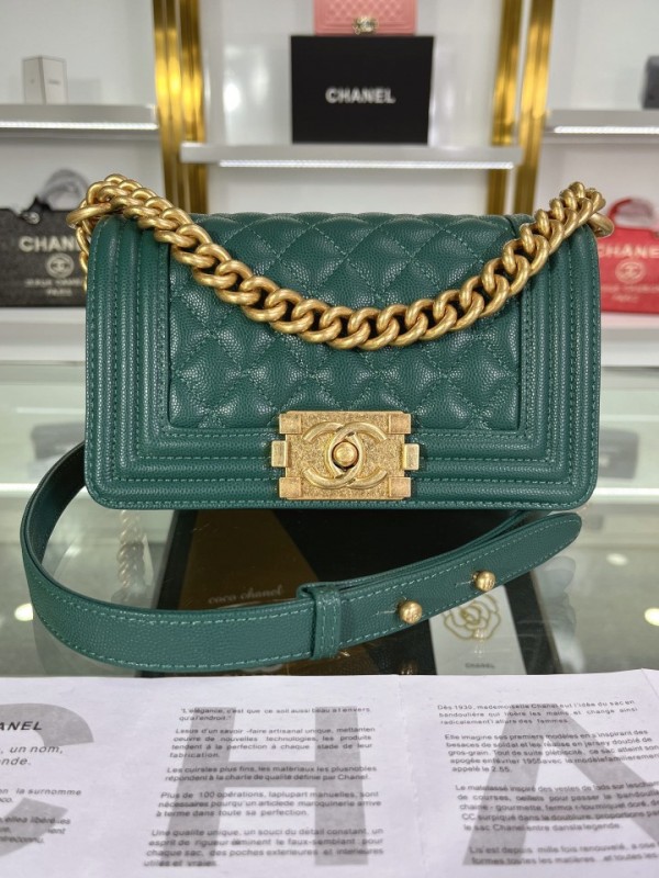 Chanel BOY Handbag 20cm - BOY124