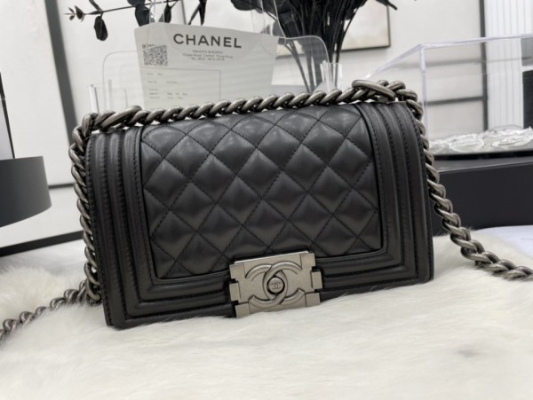 Chanel BOY Handbag 20cm - BOY200