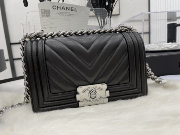 Chanel BOY Handbag 20cm - BOY204