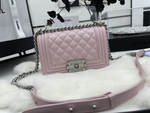 Chanel BOY Handbag 20cm - BOY206