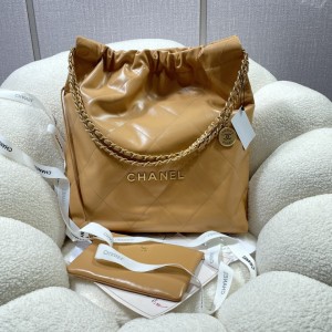 Chanel 22 Large Handbag - 22BAG016