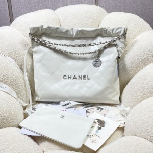 Chanel 22 Small Handbag - 22BAG052