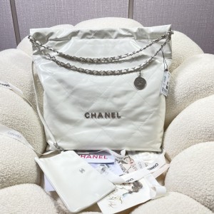 Chanel 22 Large Handbag - 22BAG053