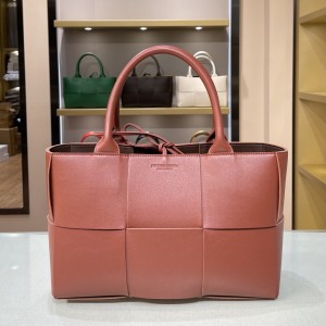 Bottega Veneta Arco Tote BV017