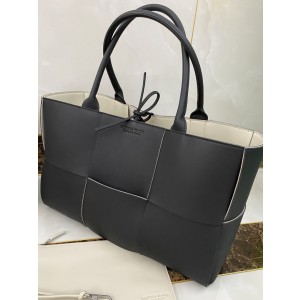 Bottega Veneta Arco Tote Bag 2 Sizes BV048