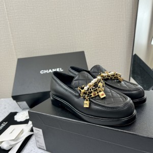 Chanel Pearl Buckle Pendant Chain Loafer Black CHN-118