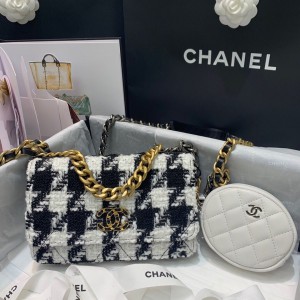 Chanel 19 Wallets On Chain (CH-BG-N058)